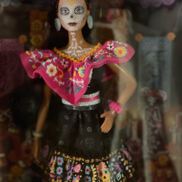 Attention Collectors! BARBIE AND KEN DIA DE  MUERTOS 2021  BUNDLE . $250 - Picture 4 of 9